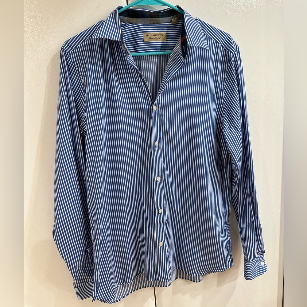 Men’s Burberry Button Down Shirt (Medium)